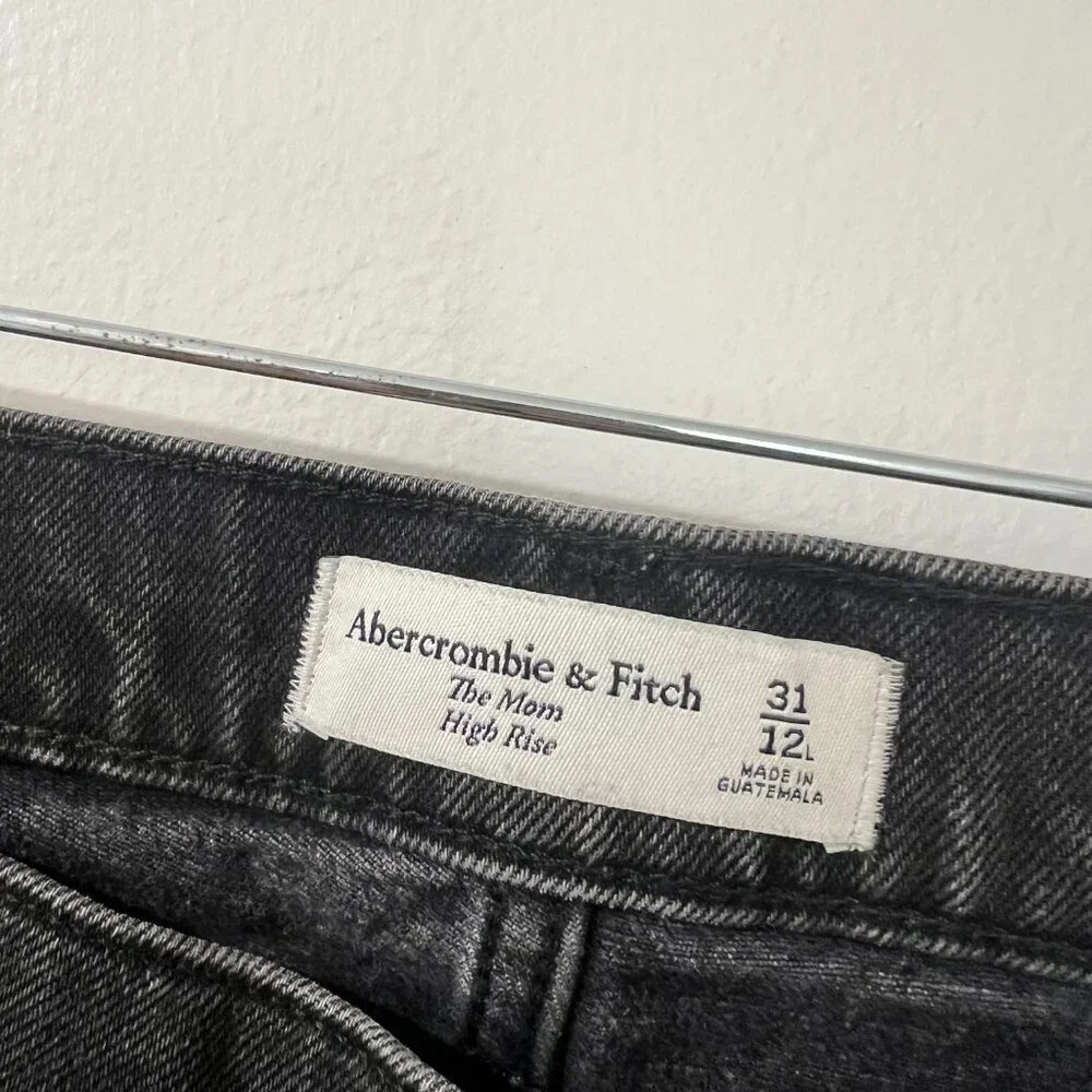 ✨ Abercrombie & Fitch The Mom High Rise Jeans – Size 31/12 Long ✨ - Picture 2 of 7